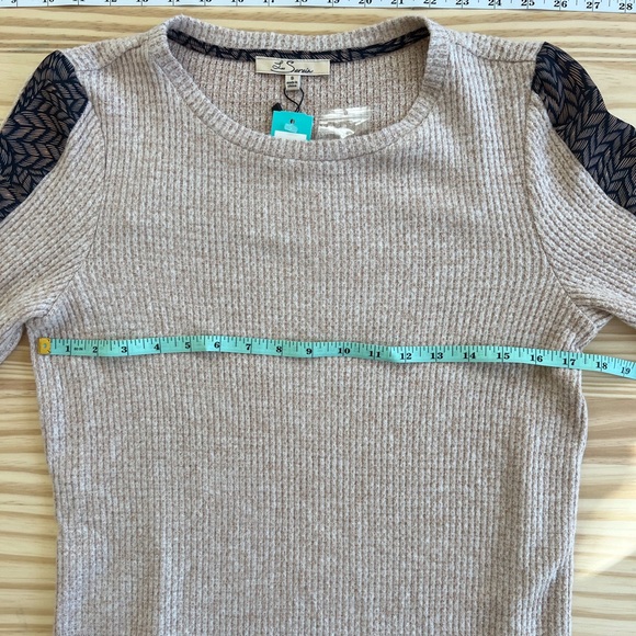 Les Serein Mixed Media Top - Picture 7 of 7